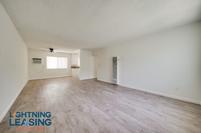 Building Photo - 5127 Yarmouth-25D