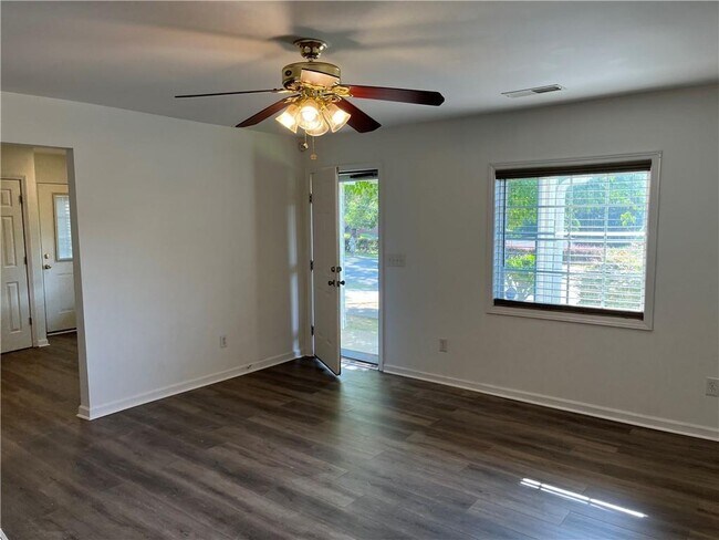 Building Photo - 351 Crisler St