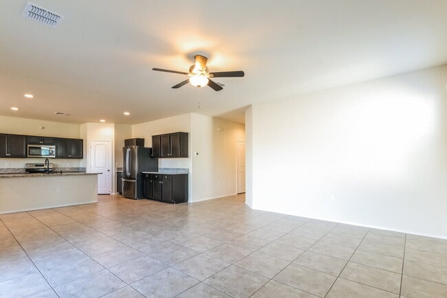 Building Photo - 5182 E Sharbel Rd