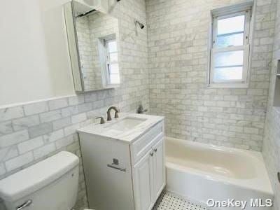 Building Photo - 765 Shore Rd