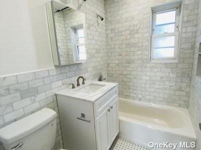 Foto del edificio - 765 Shore Rd