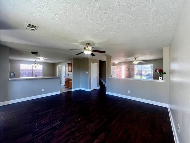 Foto del edificio - 6707 Stonecross Creek Ln