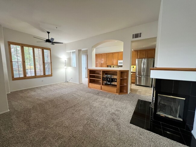 Building Photo - $500 OFF FIRST MONTH’s RENT! Tustin Del Ve...