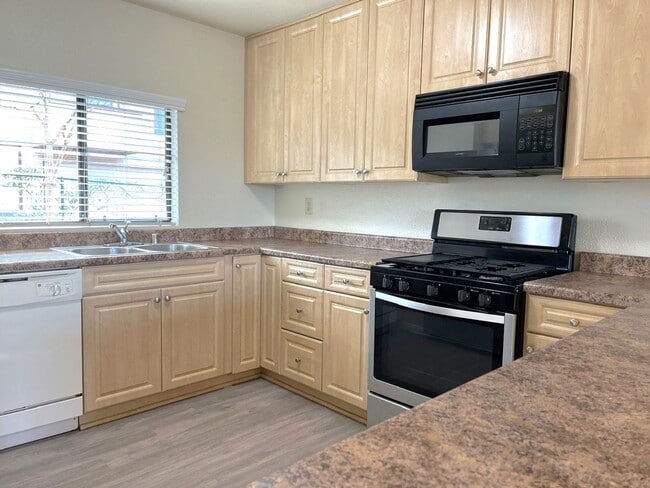 Foto del edificio - Great Santee condo available now!