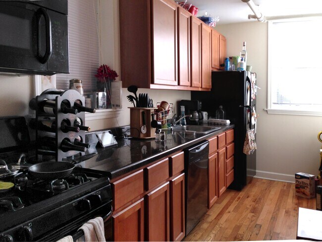 Foto del edificio - 1419 W Addison St