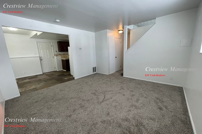 Building Photo - Walton Duplex