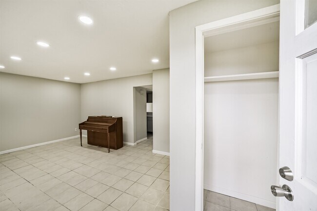 Foto del edificio - 7059 Chasewood Dr