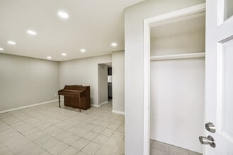 Building Photo - 7059 Chasewood Dr