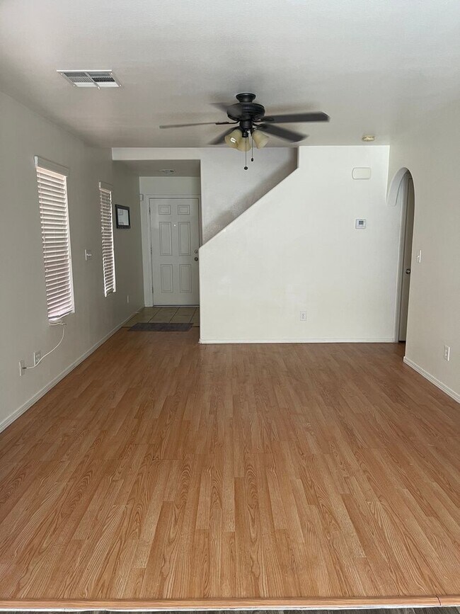 Foto del edificio - 4-bedroom, 3 bath + Loft!  Mountain's Edge 89178