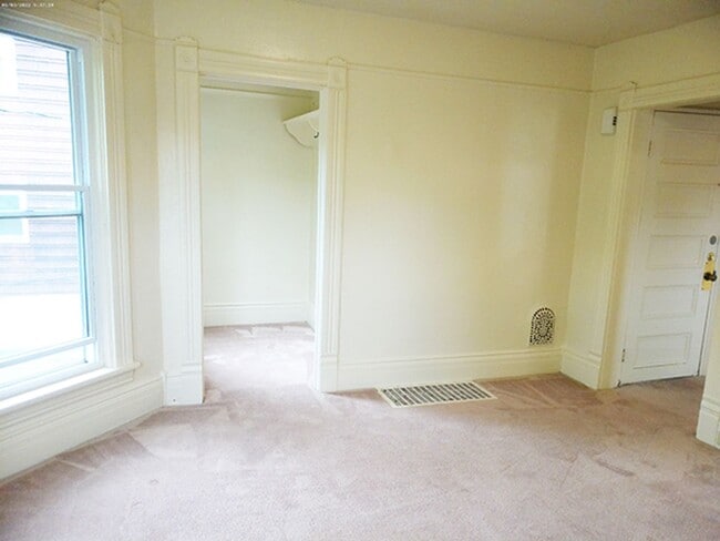 Building Photo - 418 Cherry St