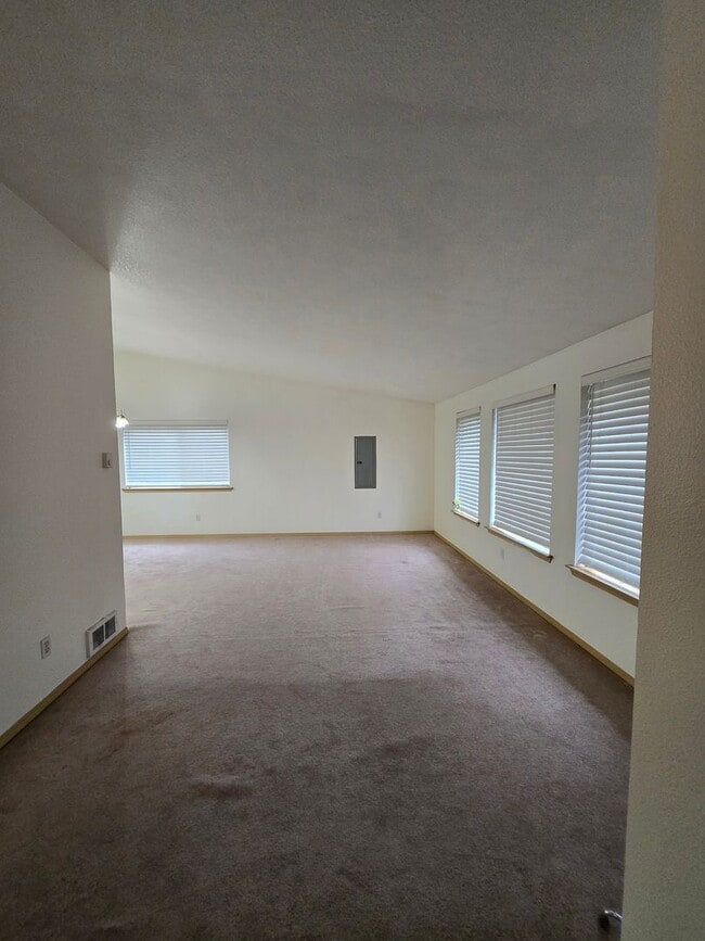 Building Photo - 3 Bedroom 2 Bath in Centralia