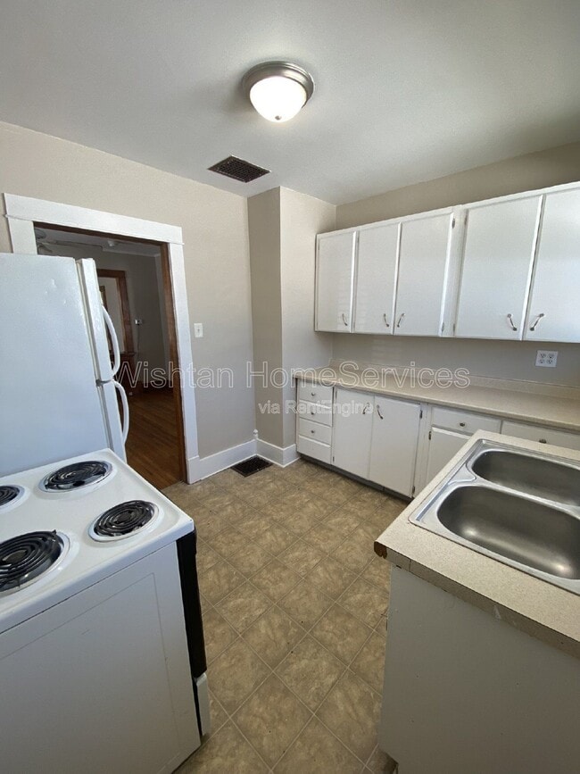 Building Photo - 522 W Murray St