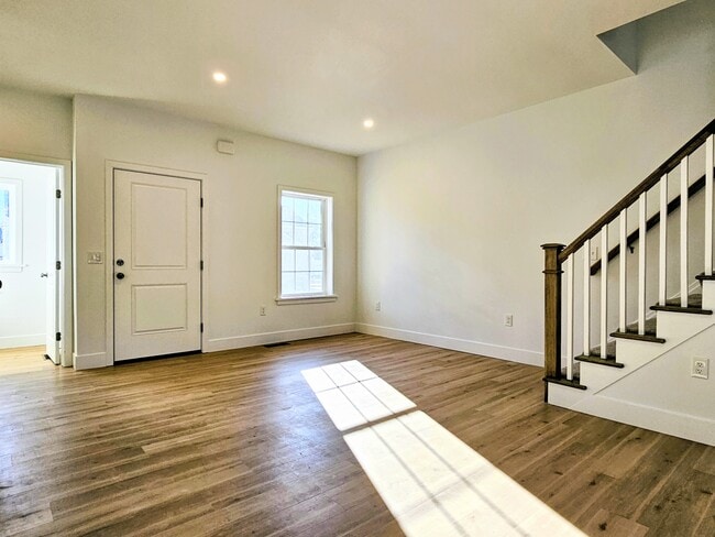 Building Photo - 108 Meadows Bnd