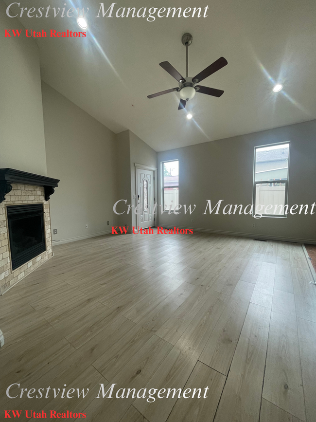 Building Photo - Charming 3 Bed, 2 Bath Home in South Salt Lake!