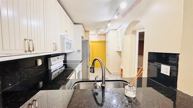 Foto del edificio - 1260 SE 31st Ct
