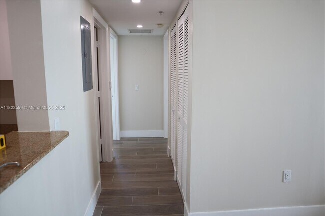 Foto del edificio - 60 NW 37th Ave