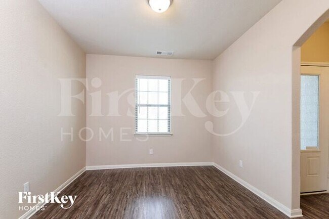 Foto del edificio - 1541 Park Trails Blvd