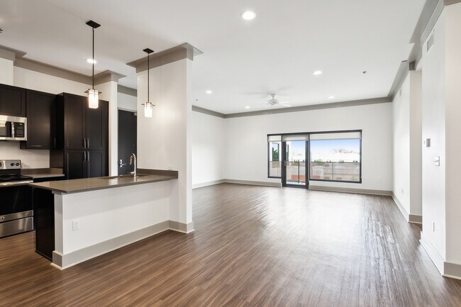 Foto del edificio - 320 N Carrollton Ave