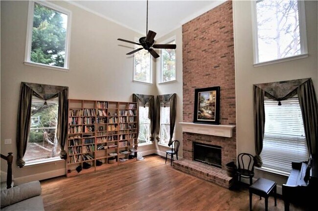 Building Photo - 655 Weeping Branch Ct