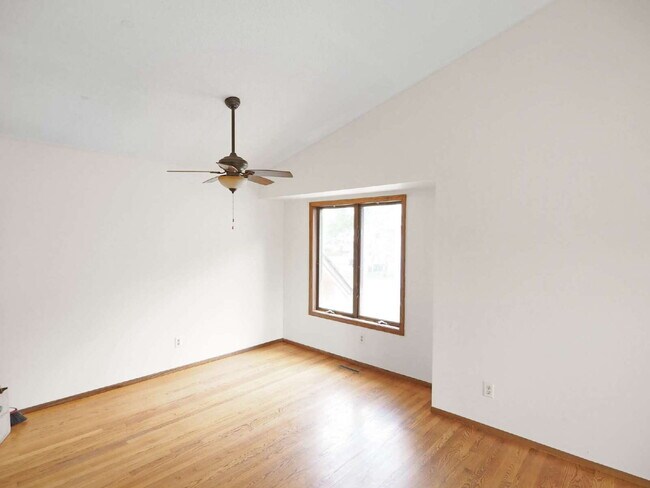 Foto del edificio - Available now 2-Bed Twin Home in Shoreview - Pets welcome
