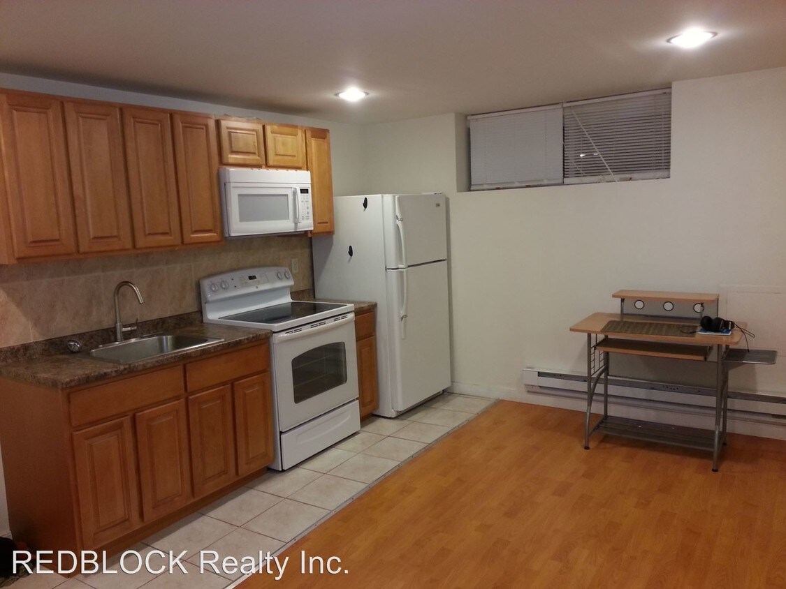 Primary Photo - 1422 67th Ave