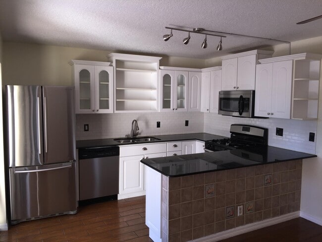 Building Photo - 2347 Waterside Dr