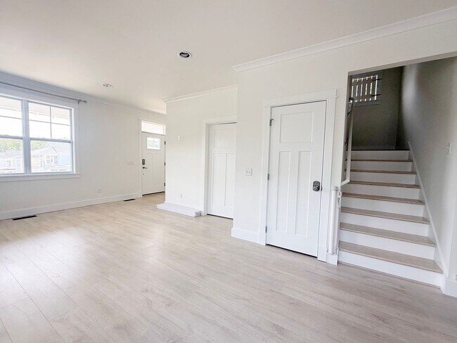 Foto del edificio - Pet-Friendly 3-Bedroom Home with Bright, Airy Coastal Style