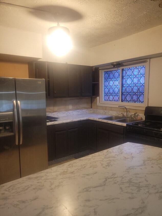 Building Photo - 114 E 38th St