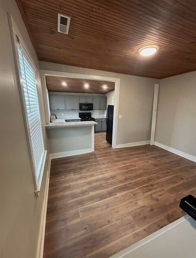 Building Photo - 875 Nutwood St