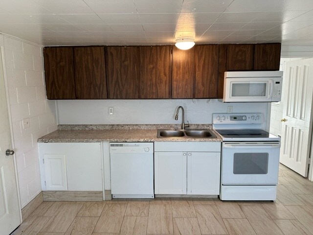 Building Photo - 2020 U.A Ave #15