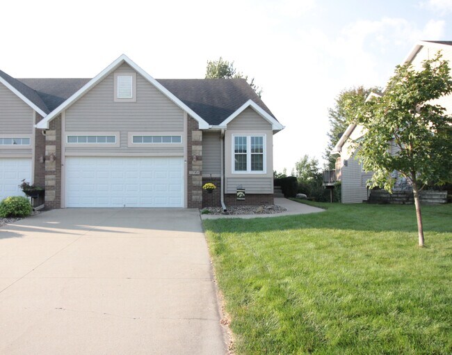 Foto del edificio - 7144 Cody Dr