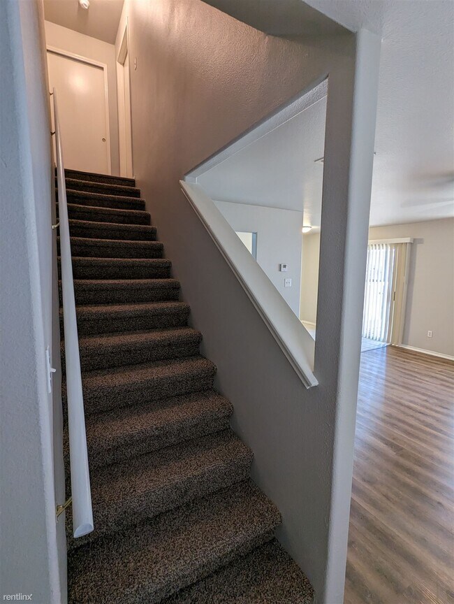 Building Photo - 3 br, 2.5 bath Duplex - 6030 Bantry Bay