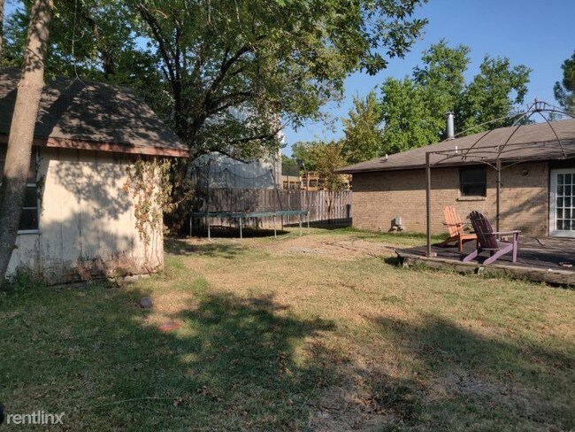 Building Photo - 3 br, 2 bath House - 216 W Marshall St