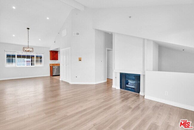 Foto del edificio - 119 E Beach Ave