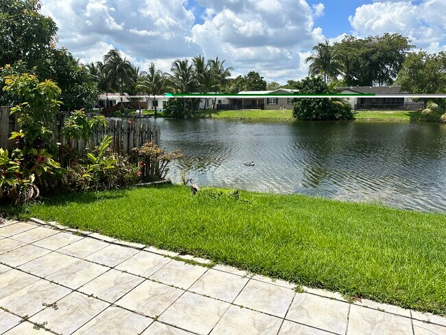 Foto del edificio - 10404 NW 5th Mnr