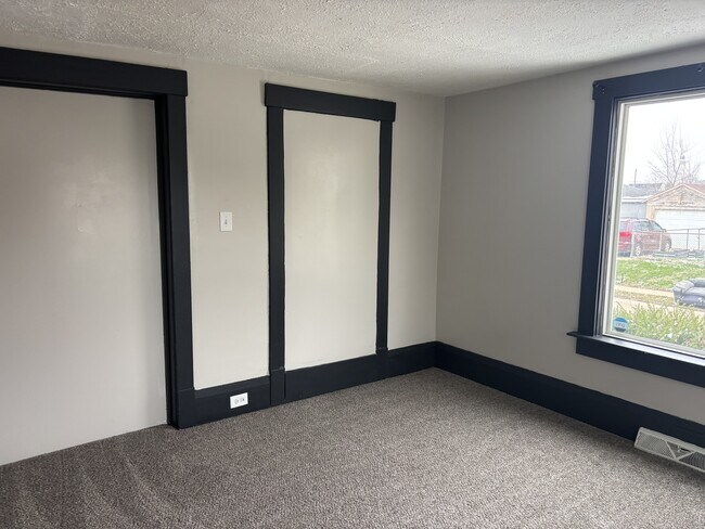 Building Photo - 525 Pike Ave SW