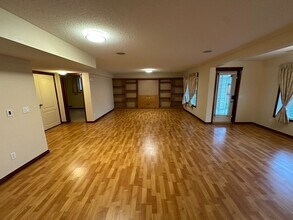 Building Photo - 180 Kincora Hill NW