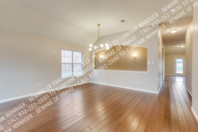 Building Photo - 4 bedroom Home in the Heart of Burleson Re...