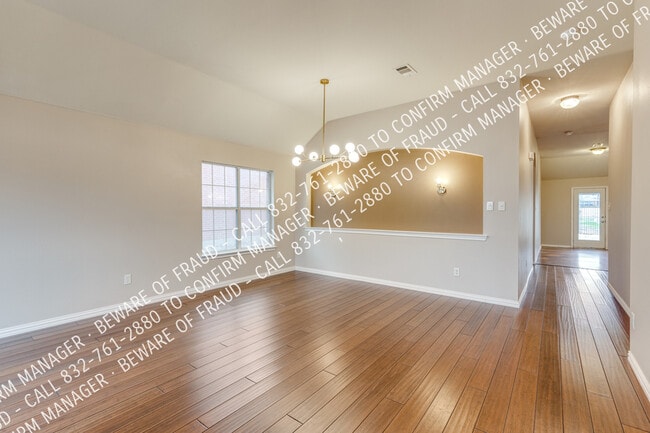 Building Photo - 815 Hickory St