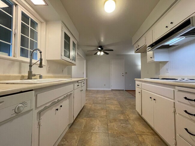 Foto del edificio - Spacious Granite Bay Home Near Folsom Lake – Available Now