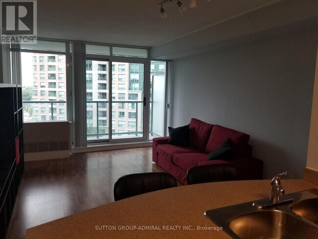 Photo du bâtiment - 5508 Yonge St