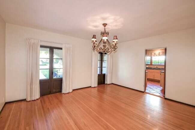 Foto del edificio - 2814 Fleur Dr