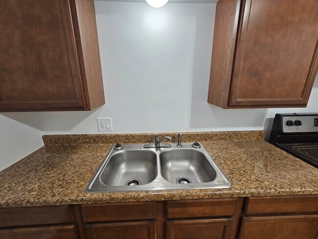 Kitchen 3 - 2581 Benton St