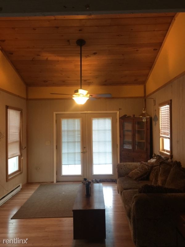 Building Photo - 1 br, 1 bath Apartment - 85 Airport Road