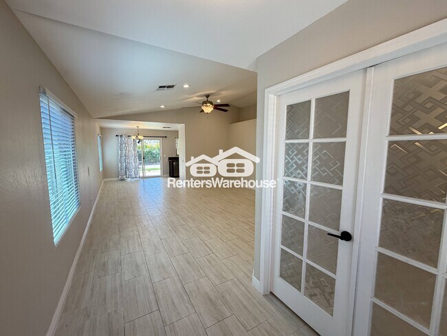 Building Photo - 2023 E Paradise Ln