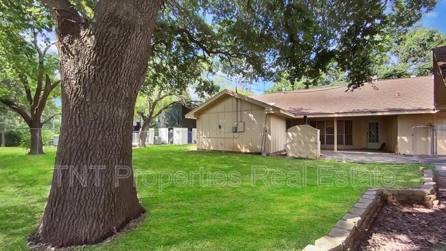 Building Photo - 1103 Glade St