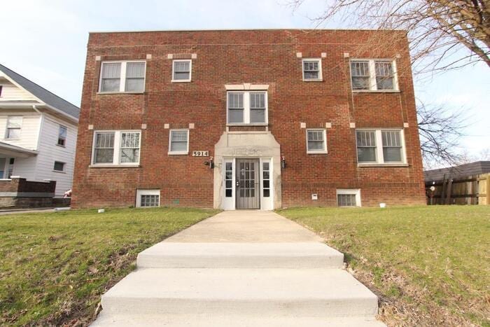 Primary Photo - 5914 E Washington St