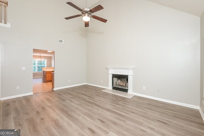 Foto del edificio - 6492 Grand Hickory Dr
