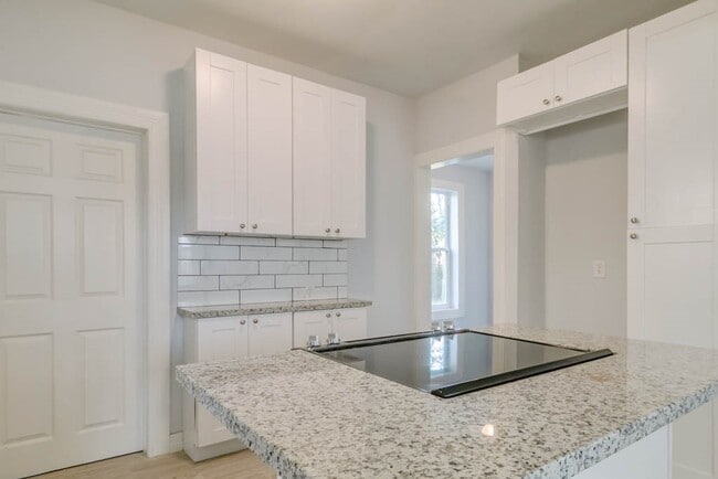 Building Photo - 3321 Charleston St