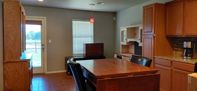 Foto del edificio - 10717 N 154th E Ave